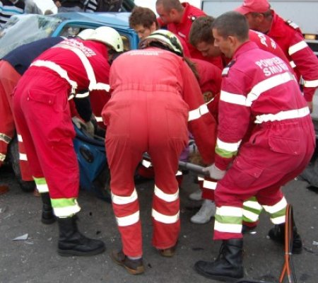 Accident grav la Movila Verde! Şoferul unui BMW cu număr de Bulgaria a fost transportat în comă la Spital